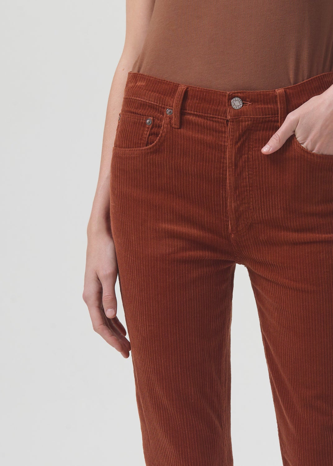 Agolde Riley Long Corduroy Pant in Saddle